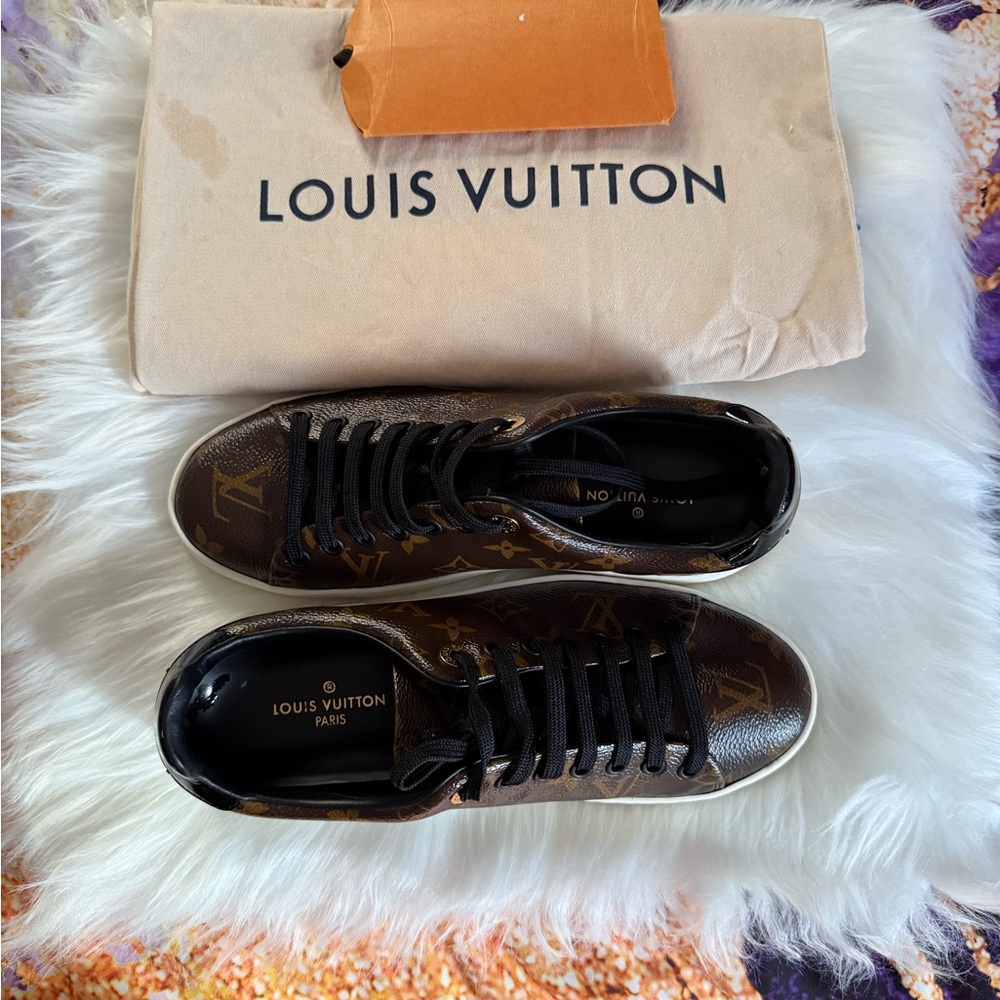 Louis Vuitton Front row Sneakers - Picture 2 of 8